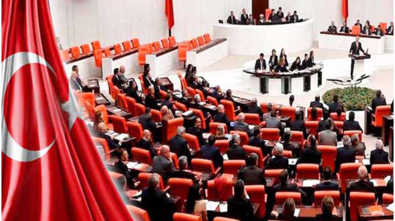 البرلمان التركي يقر الانتخابات المبكرة...والمعارضة تحتج