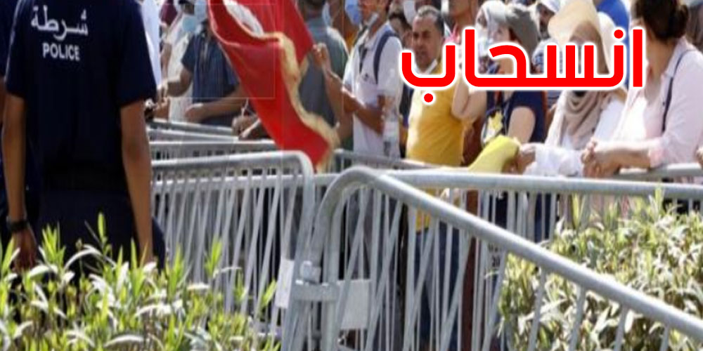 En vidéo : Des partisans d'Ennahdha et des pro-Saïed devant le parlement 