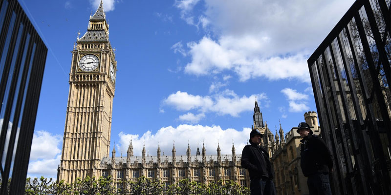 Alerte incendie en Grande-Bretagne, le parlement de Westminster évacué