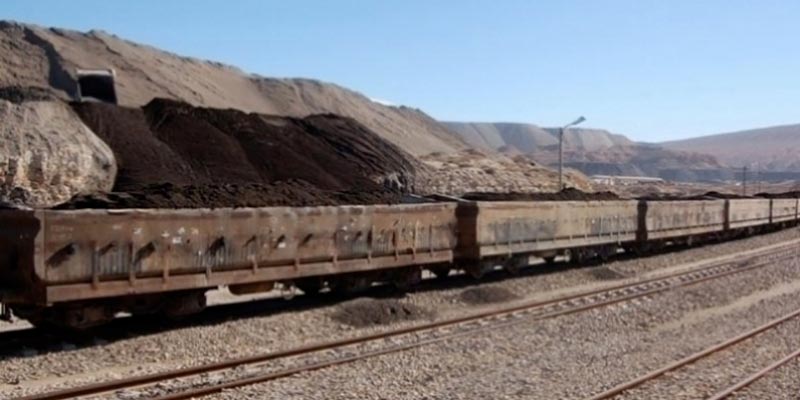 Trois camions et un train transportant le phosphate bloqués à Menzel Bouzaiane