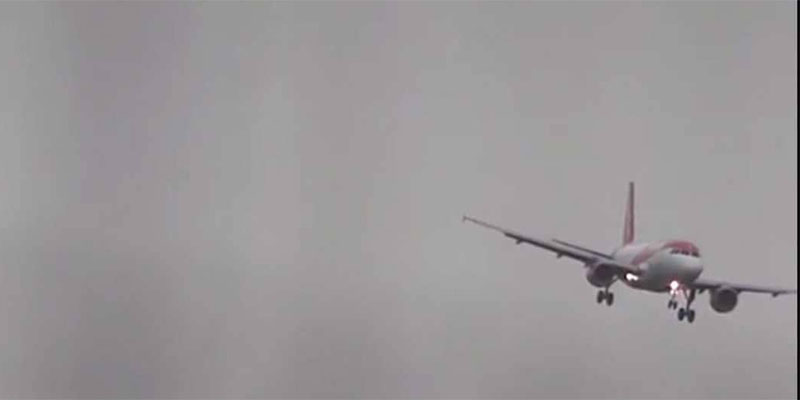 بسبب الإعصار كالوم، طائرات تترنح في الهواء.. وفيديو يرصد لحظات الرعب