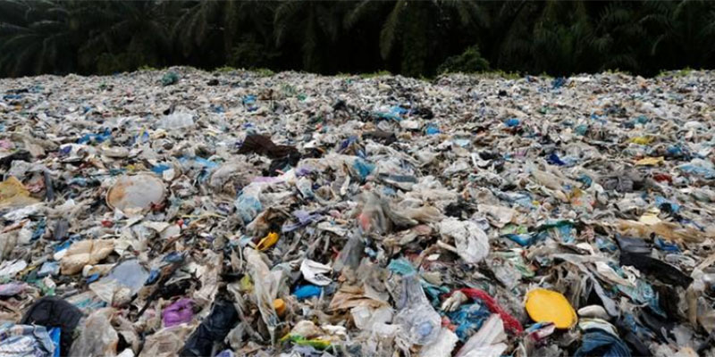 ماليزيا تعيد 3 آلاف طن من نفايات البلاستيك لبلدان المنشأ