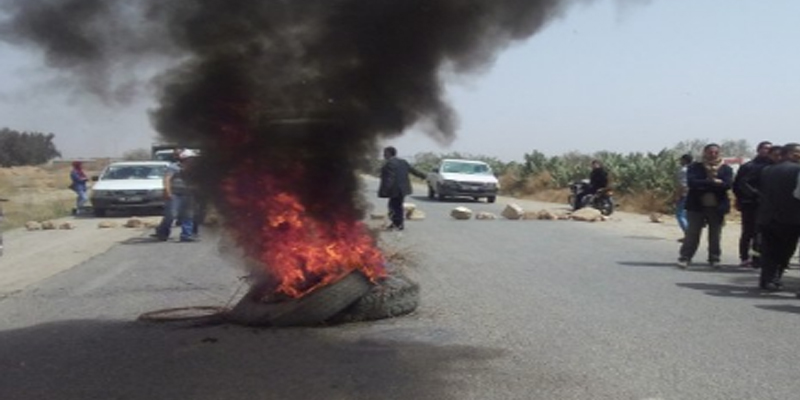 القيروان: حجز شاحنة محملة بعجلات مطاطية قديمة توزع على المحتجين لحرقها بالمفترقات