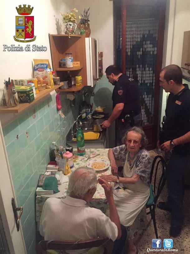 En photos : Quand la police cuisine des pâtes pour réconforter un couple de retraités