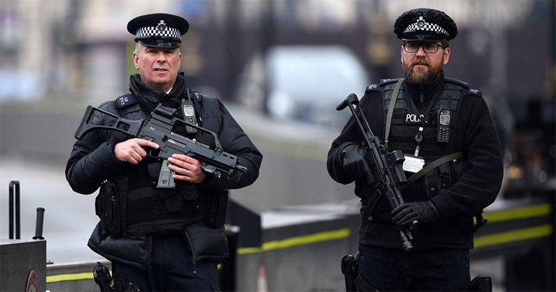 إصابة 4 أشخاص في حادث طعن بمركز تجاري في بريطانيا