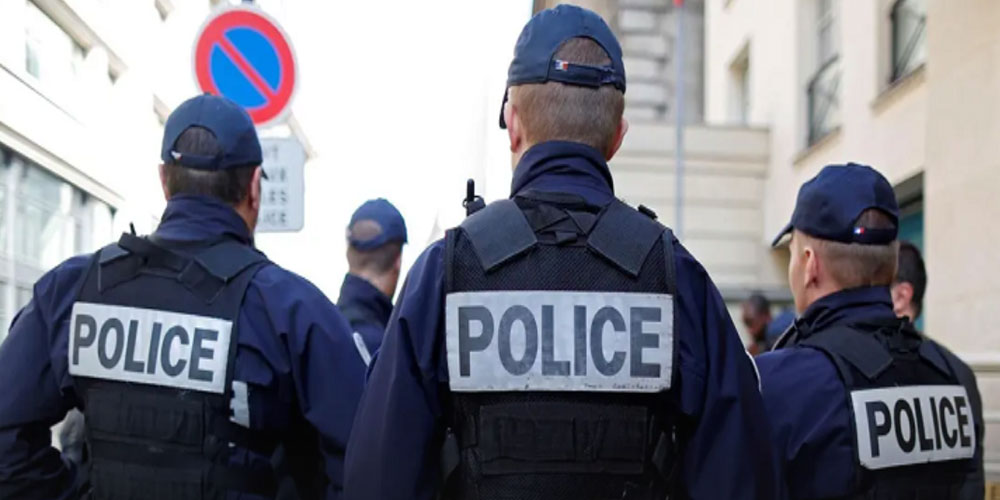  فرنسا: طعن شرطي في باريس والشرطة تتعقب الجاني