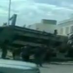 Vidéo: Chute de la pompe d'une bétonnière à Hammamet