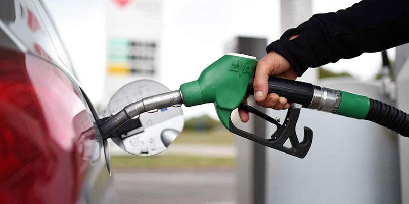 Une nouvelle hausse de 100 millimes dans les prix de l’essence en début du mois d’octobre et une autre en fin décembre
