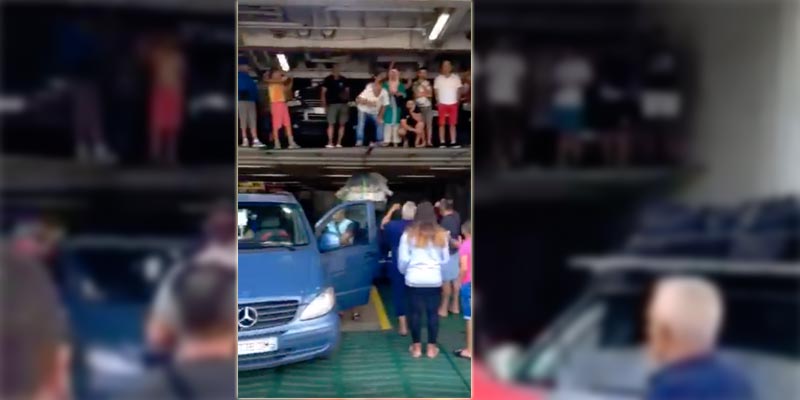 Les passagers du Carthage bloquent le bateau à Gênes et demandent un dédommagement