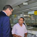بالصّور : رئيس الحكومة يؤدي زيارة فجئية إلى مركز البريد بـباردو
