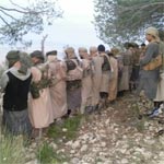 صفحة ‘فجر القيروان’ تنشر صورة لكتيبة عقبة بن نافع بصدد الصلاة في الشعانبي