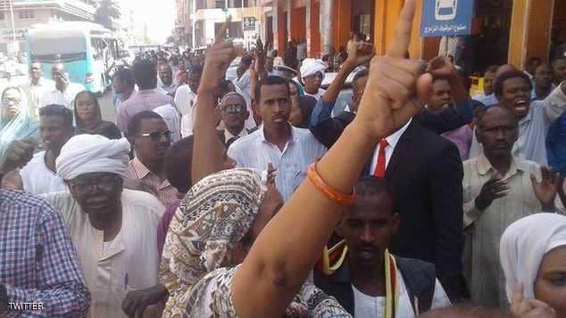 اتساع احتجاجات الخرطوم: واعتقال عشرات المعارضين