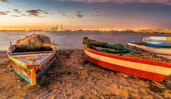 للقيام بحملة نظافة بالشاطئ، بلدية رادس تدعو البحارة إلى رفع القوارب و معدات الصيد