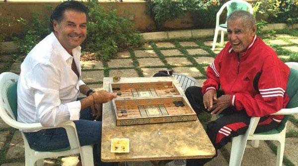 بعد أقل من شهر من وفاة والدته راغب علامة يفقد والده