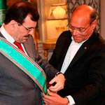  رئيس الجمهورية يقلّد علي لعريض الصنف الأكبر من وسام الجمهورية
