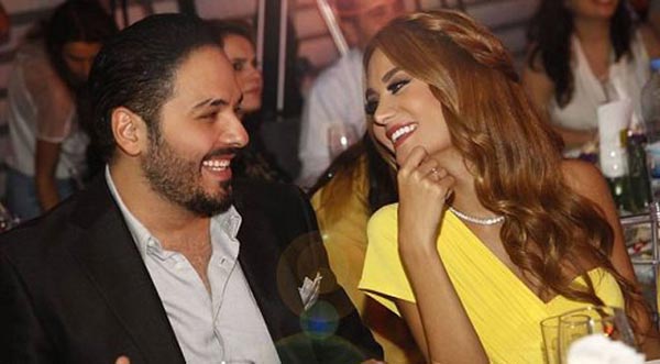 بالصورة: رامي عياش وزوجته في لقطة رومنسية جداً 