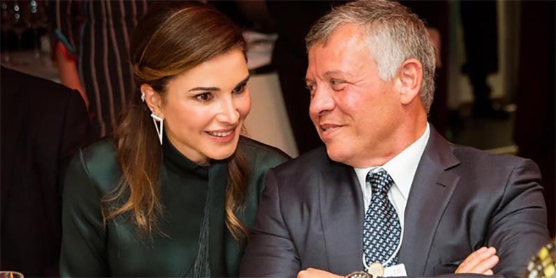 الملكة رانيا تلفت الأنظار بأناقتها في منتدى دافوس