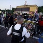 Nouveau rassemblement à Ferguson malgré l'état d'urgence