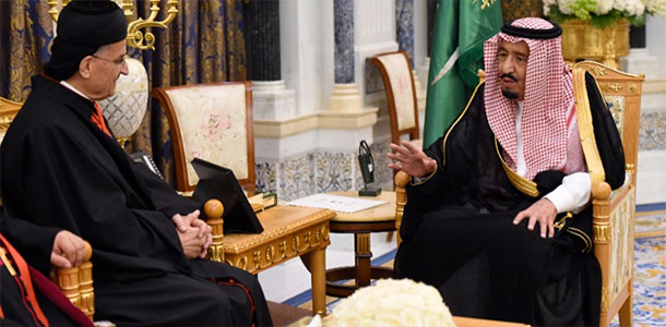 Le roi Salmane d'Arabie Saoudite reçoit le patriarche maronite libanais, une première historique