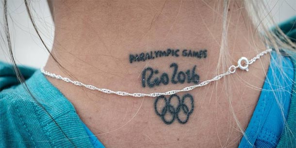 Pourquoi certains athlètes paralympiques sont-ils obligés de cacher leurs tatouages?