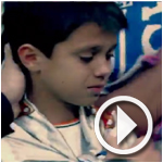فيديو: كريستيانو رونالدو يهدي قميصه إلى طفل 