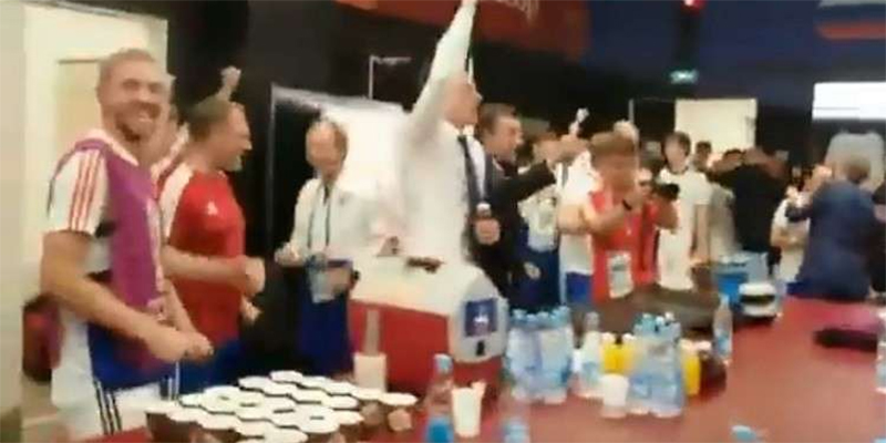 بالفيديو : احتفالات لاعبي منتخب روسيا داخل غرفة تغيير الملابس