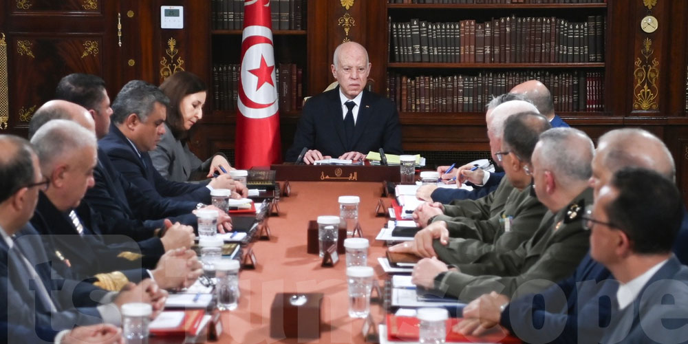 عاجل : قيس سعيد : ''ويومَها ستسقط الأقنعة كلّها وأغلبها مفضوحة، وتتفكّك شبكات التّضليل والفساد''