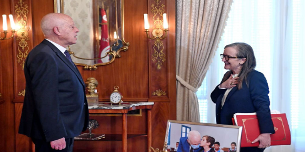 بالفيديو: رئيس الجمهورية يستقبل نجلاء بودن