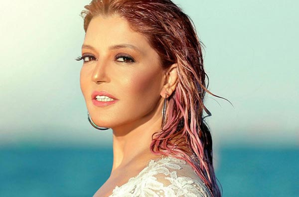 صورة سميرة سعيد داخل حمام السباحة تشعل ''انستغرام''