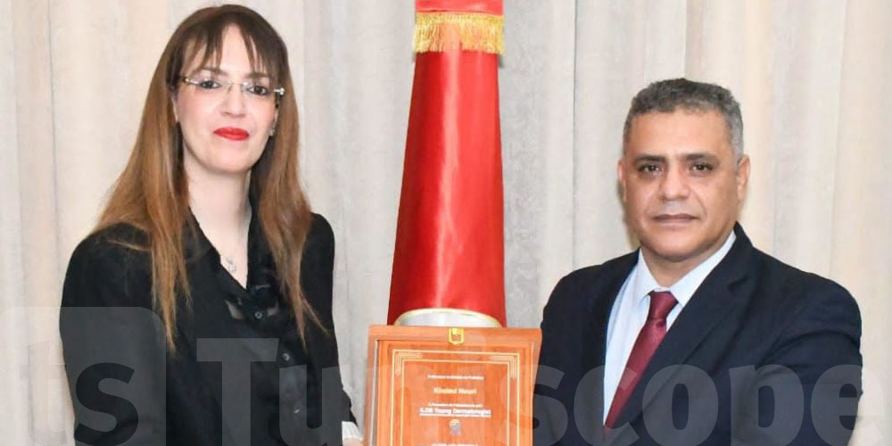 الداخلية تكرّم اسمهان السويسي بعد تتويجها بجائزة دولية في طب الجلد