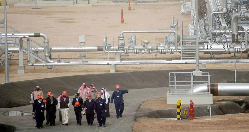 رويترز: تدهور العلاقات بين الرياض والكويت يعطل إنتاج النفط