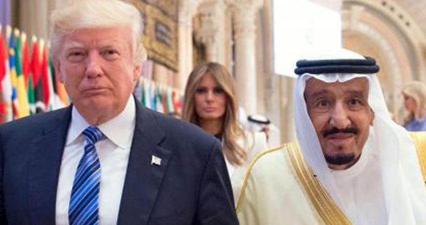 بالفيديو..ترامب يضع تاج الملك سلمان على رأسه!