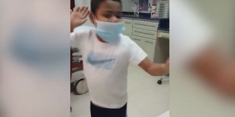 فيديو رقصة الشفاء: طفل مريض يرقص فرحا