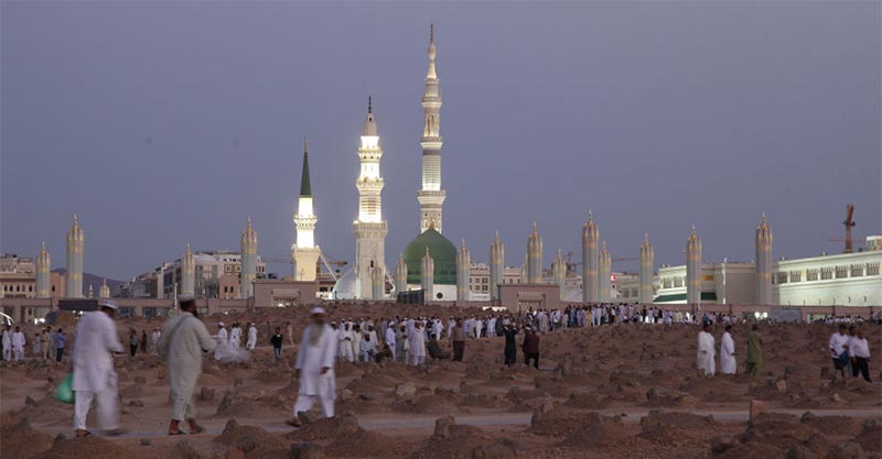 منع نقل الأذان والصلوات عبر مكبرات الصوت ..السعودية تصدر توضيحا عاجلا