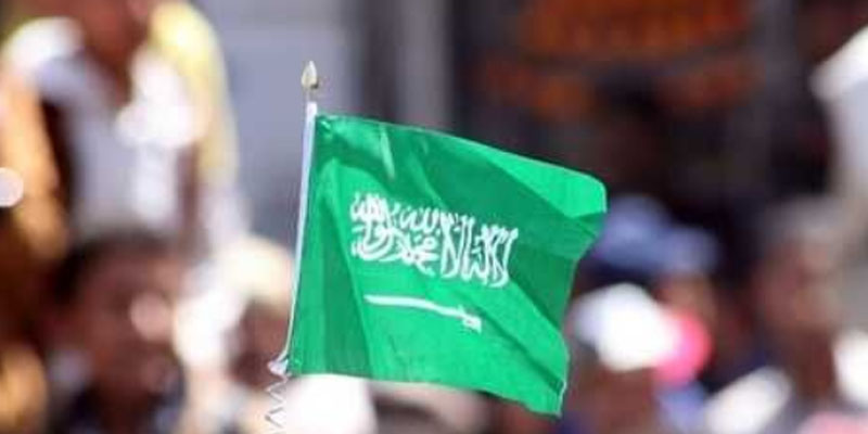 السعودية: اعتقال مصري لنشره فيديو خلال تناوله الفطور مع زميلته في العمل