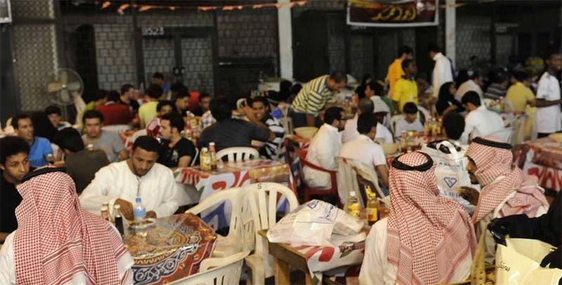 إغلاق مطعم سعودي يرفض دخول الزبائن بالزي الوطني