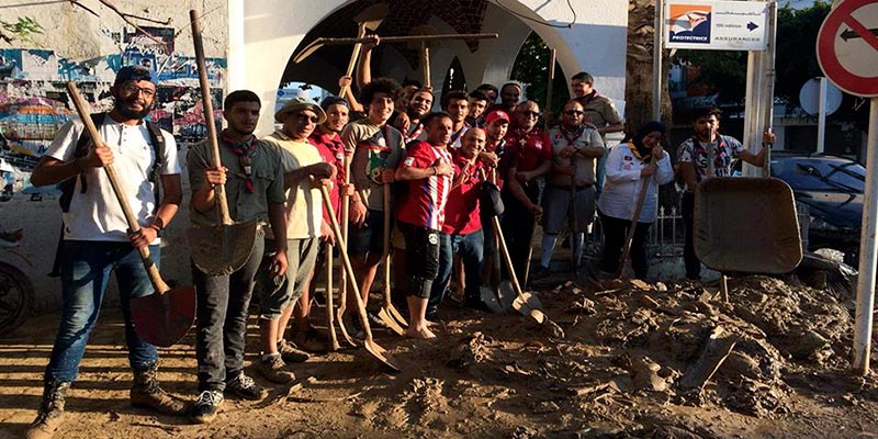 En photos: Les scouts de Nabeul participent dans la campagne de nettoyage après les inondations
