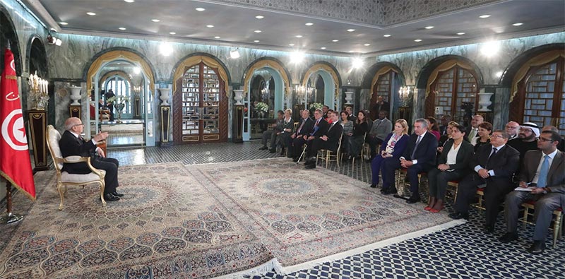 بالفيديو: قايد السبسي يستقبل رؤساء الوفود المشاركة في منتدى ''FUTURALLIA''