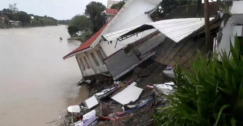 ارتفاع عدد قتلى الانهيارات الأرضية والسيول في الفلبين