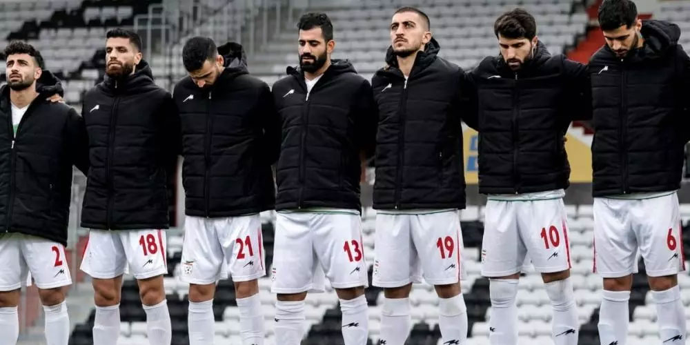المنتخب الإيراني يتضامن مع المحتجين على طريقته