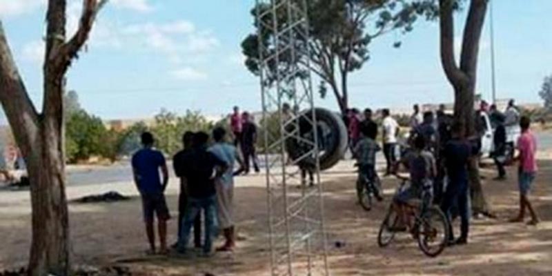 Sfax : Route coupée et protestation contre le manque d'efforts de l'état pour trouver les migrants clandestins perdus en mer
