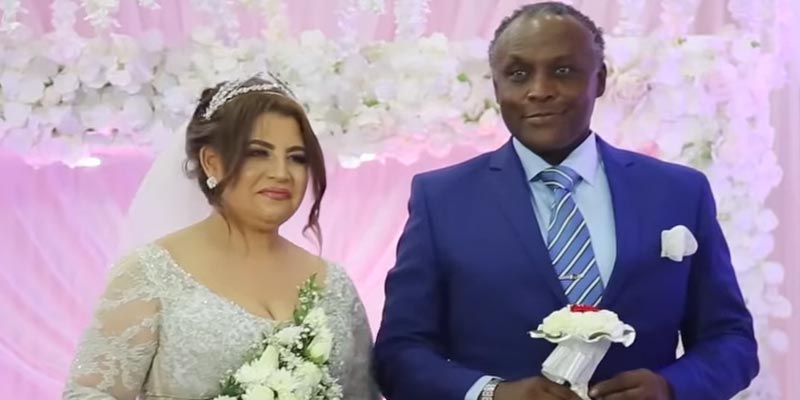الفنان صلاح مصباح يدخل القفص الذهبي