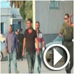 فيديو:وصول عدد من التونسيين كانوا محتجزين في صبراطة إلى راس جدير