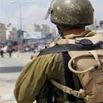 إسرائيل: اعتقال فلسطيني يرتدي حزاما ناسفا بالضفة