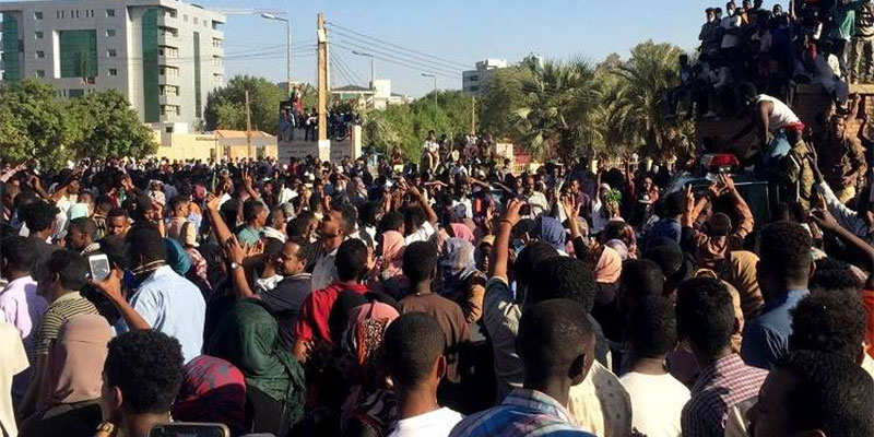 السودان: مقتل طبيب في الاحتجاجات بأم درمان