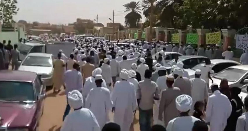 مقتل شرطي سوداني بالاحتجاجات.. وانقطاع الكهرباء عن البلاد