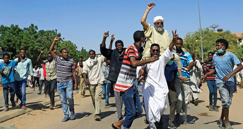 إعلان حالة الطوارئ في السودان وحلّ الحكومة المركزية