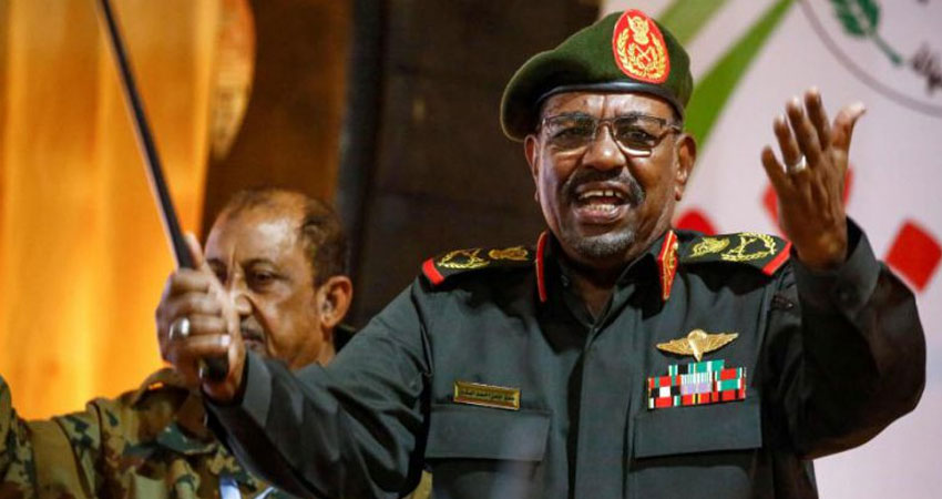 المجلس العسكري السوداني يعتقل اثنين من أشقاء البشير