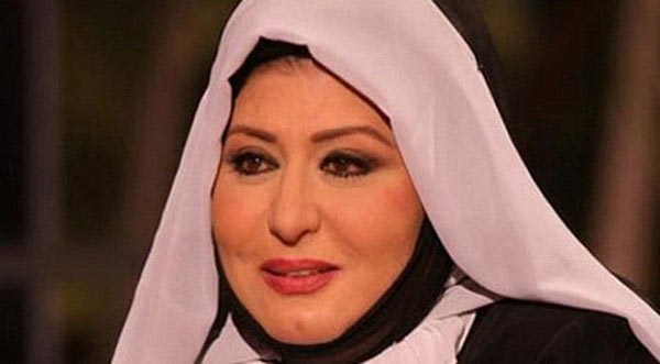 سهير رمزي ترد على ضجة خلع حجابها: الهواء طيّر شعري!!