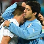 En photo : Le beau geste de Suarez envers son 'capitaine' Gerrard